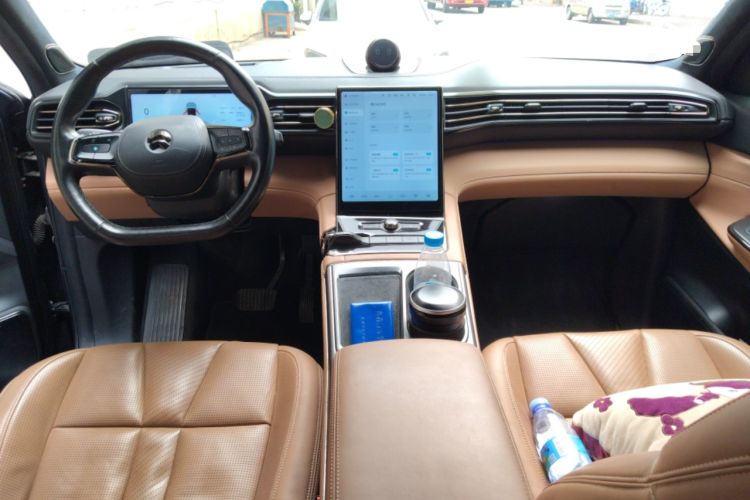 Used Nio ES8 2020 415 KM Signature Edition 7-Seater Version Center Console