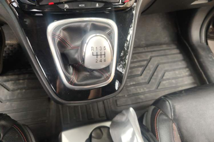 Used Haval H6 2013 Sport Edition 1.5T Manual Two-Wheel Drive Prestige Model Gear Lever