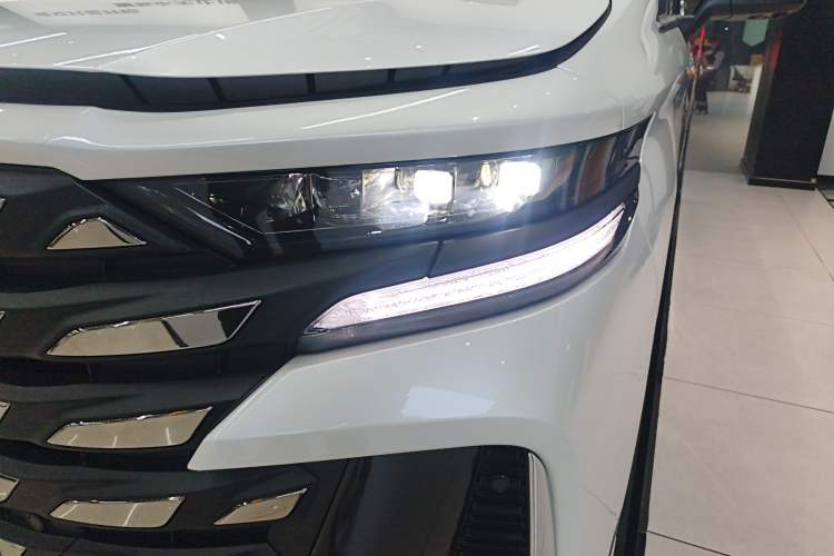 Used Toyota Vellfire 2024 Crown Dual-Engine 2.5L Supreme Executive Edition
