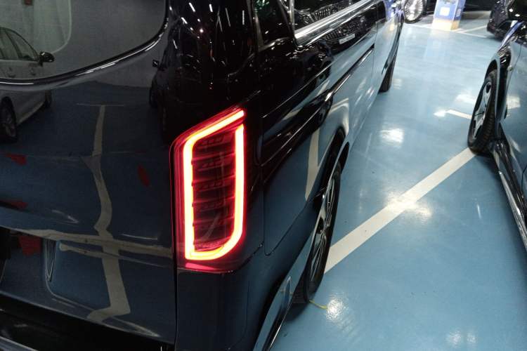 Used Mercedes-Benz Vito 2023 2.0T Elite Version 7 Seats