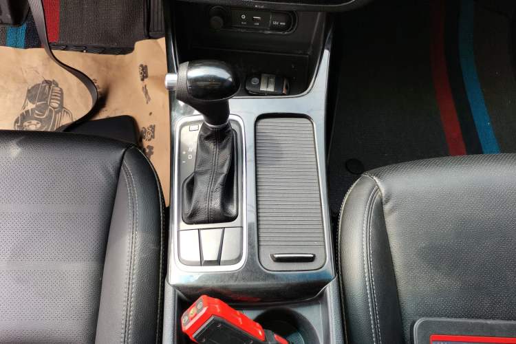 Used Kia K4 2014 1.8L Automatic GLS Gear Lever