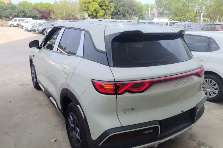 Used BYD Yuan UP 2025 Intelligent Driving Version 401 KM Dynamic Edition Exterior 2