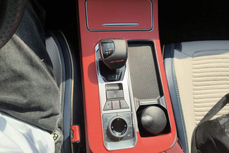 Used JETOUR X70 PLUS 2023 1.5T DCT Ziqiang PRO+ 7-Seater
