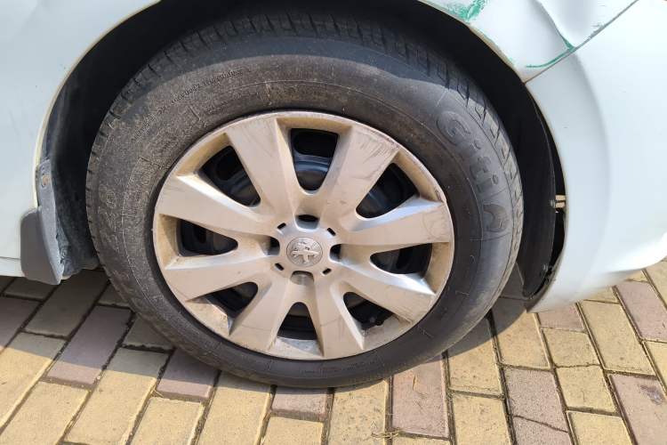 Used Peugeot 301 2014 1.6L Automatic Comfort Edition Right Front Wheel Hub