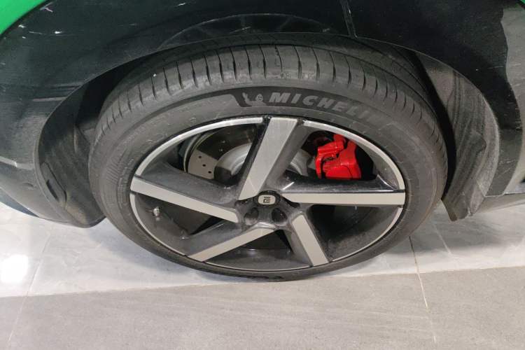 Used Xiaomi Auto YU7 2025 Ultra-Long Range High-Performance All-Wheel-Drive Max Edition Exterior 5