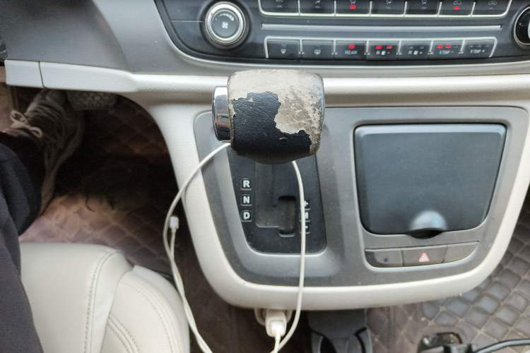 Used SAIC MAXUS G10 2016 2.0T Automatic Fashion Edition Gear Lever