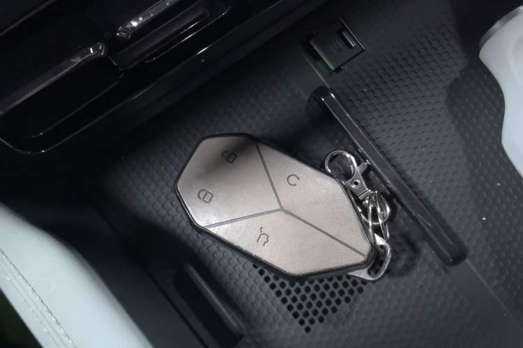 Used Formula Leopard Leopard 5 2023 Navigator Edition
