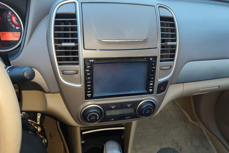 Used Nissan Sylphy 2012 Classic 1.6XE Automatic Comfort Edition Audio And AC Panel