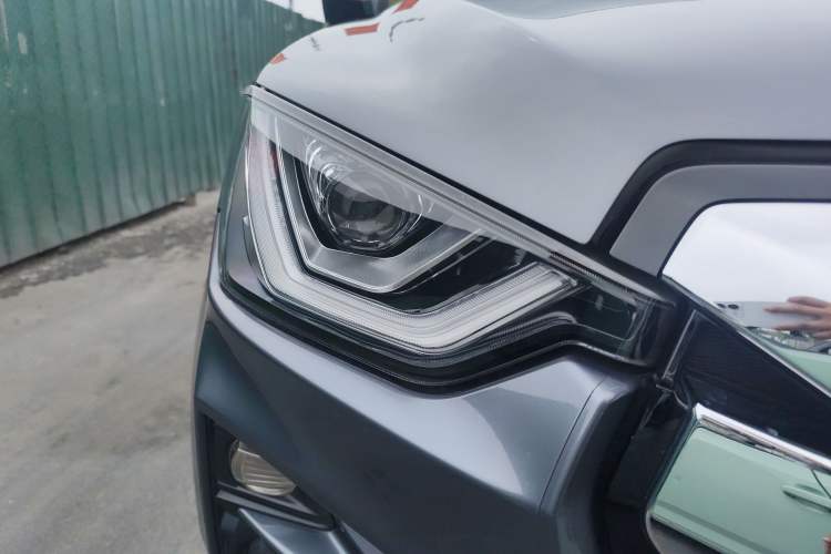 Used Isuzu D-MAX 2021 1.9T Automatic 4x4 Diesel Global Changle Leading RZ4E Right Front Headlight