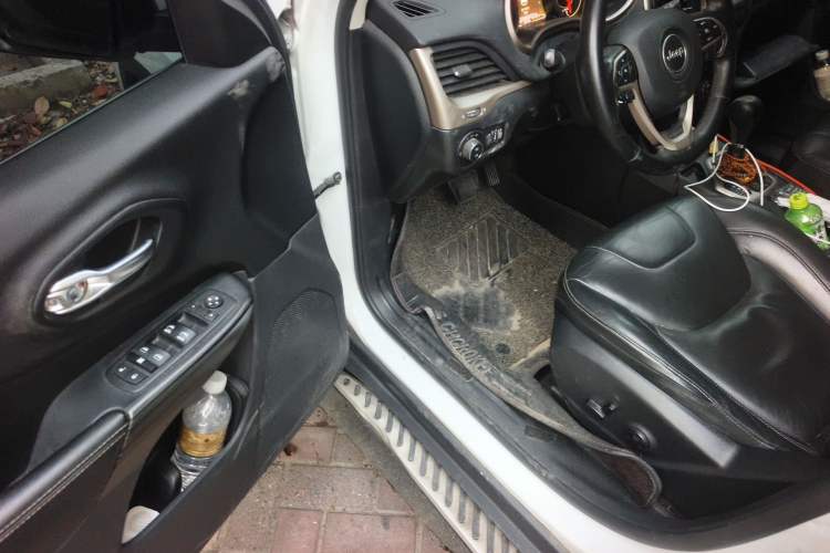 Used Jeep Cherokee 2016 2.0L Superior Edition
