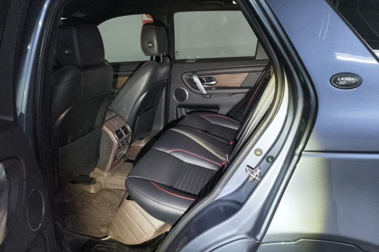 Used Land Rover Discovery Sport 2020 249 PS R-Dynamic Performance Edition Left Rear Seat