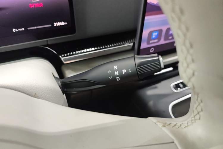 Used VOYAH Dream 2025 EV Four-Wheel-Drive Flagship Qiankun Version