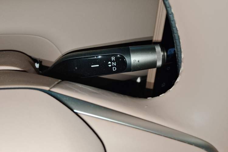 Used ONVO Luxeed L90 2025 Model—Max Six-Seater Version