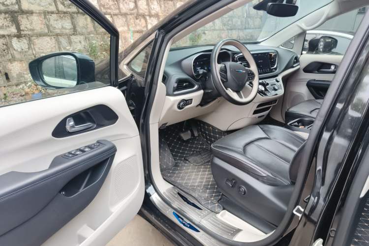 Used Chrysler Grand Voyager PHEV 2019 3.6L Plug-in Hybrid
