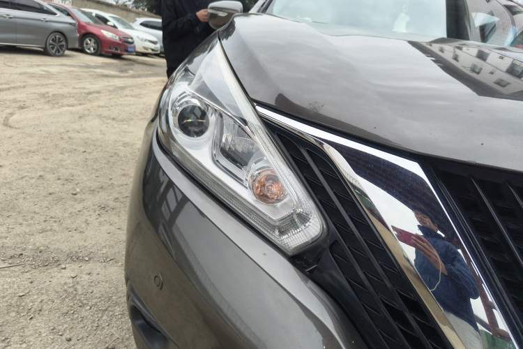Used Nissan Murano 2015 2.5L XL Two-Wheel Drive Smart Edition Right Front Headlight
