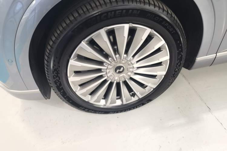 Used ONVO Luxeed L90 2025 Model—Ultra Six-Seater Version Left Front Wheel Hub