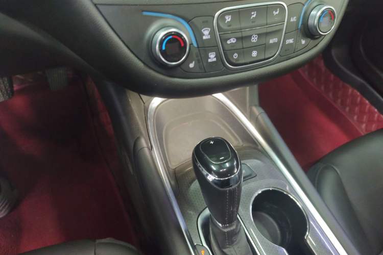 Used Chevrolet Malibu XL 2019 535T CVT Active Version Gear Lever