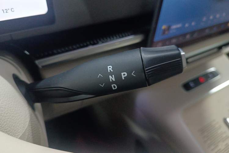 Used VOYAH Dream 2025 PHEV Four-Wheel Drive Prestige Kunpeng Edition
