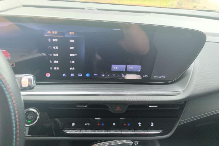 Used Buick Envision 2025 Encore Plus 28T Two-Wheel-Drive Platinum Edition
