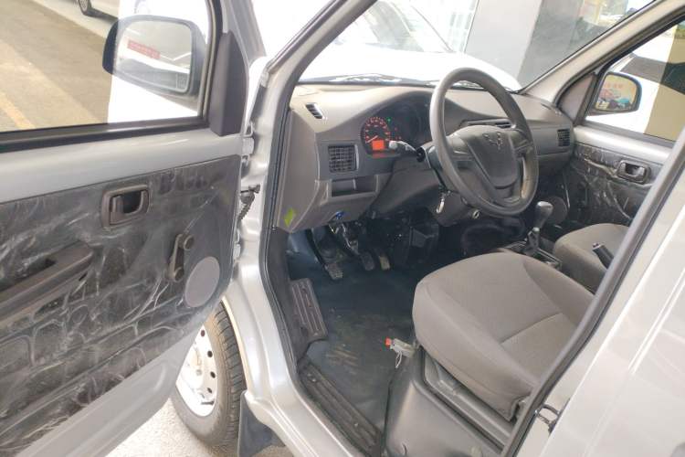 Used Wuling Rongguang 2019 1.5L Extended-Body Van Base Model with 2 Seats Driver Seat