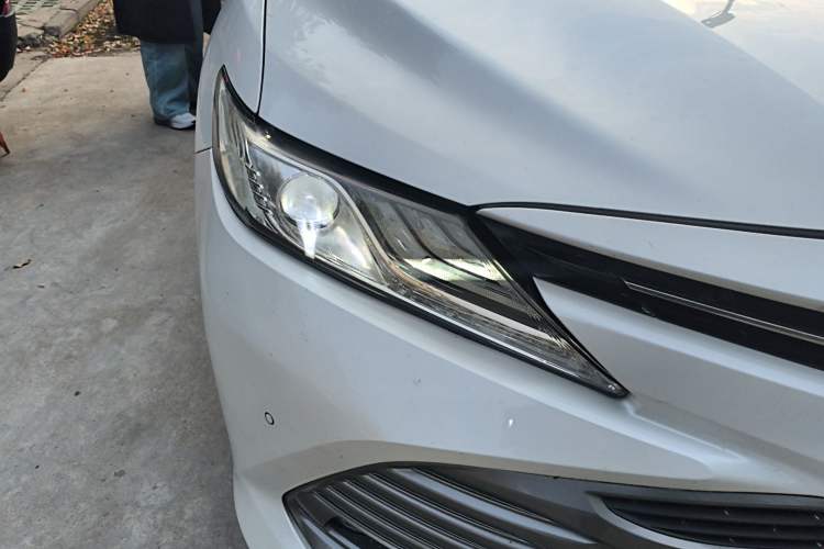 Used Toyota Camry 2018 2.5G Luxury Edition Right Front Headlight