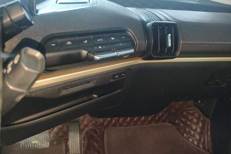 Used Baojun KiWi EV 2022 Designer Lite Edition Ternary Lithium Audio And AC Panel