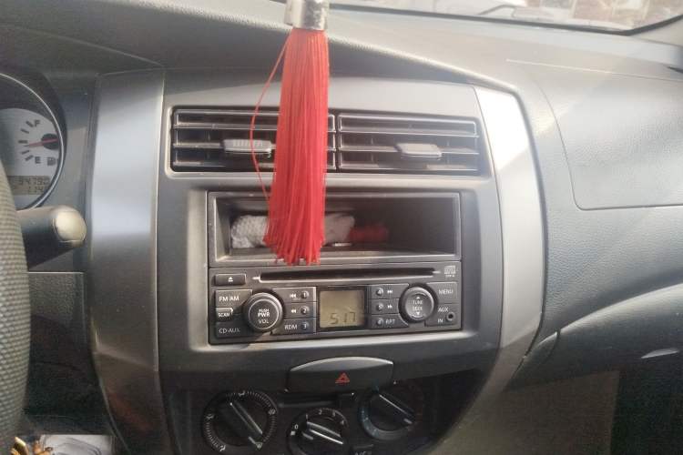 Used Nissan Livina 2010 Jingyue Edition 1.6L Automatic All-in-One Model Audio And AC Panel