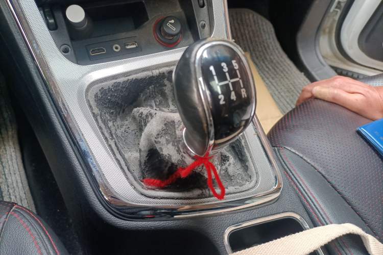 Used Baojun 560 2015 1.8L manual luxury version Gear Lever