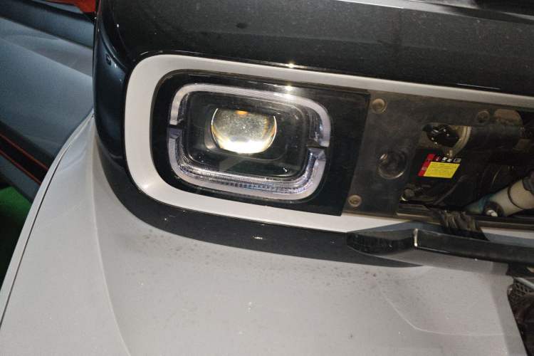 Used Baojun KiWi EV 2021 Artist Model Ternary Lithium Right Front Headlight