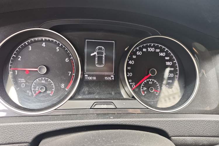 Used Volkswagen Golf 2017 230TSI Automatic Comfort Edition – Celebrating Milestone of One Million Units Instrument Cluster