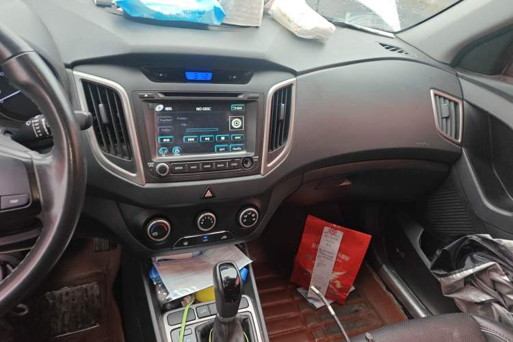 Used Hyundai ix25 2015 1.6L Automatic Two-Wheel Drive Smart GLS Trim Audio And AC Panel