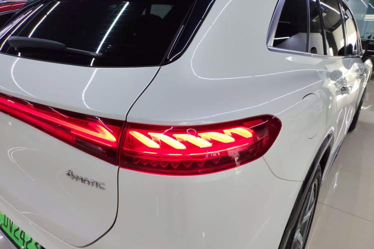 Used Mercedes-Benz EQS SUV 2023 450 4MATIC Pioneer Edition Right Rear Taillight