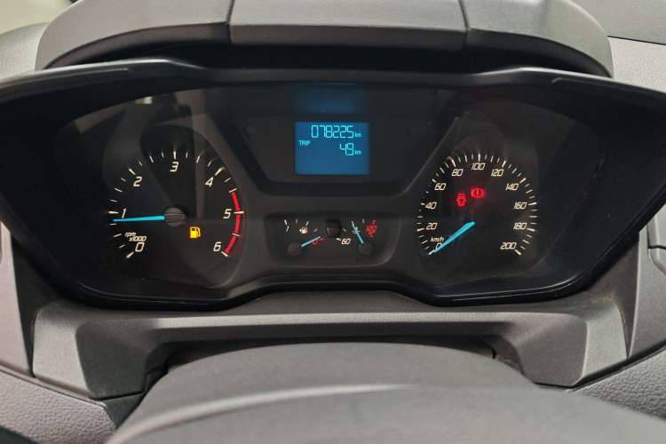 Used Ford Transit 2017 2.0T Diesel Multi-Purpose Commercial Vehicle Short Wheelbase Low Roof China V Standard
