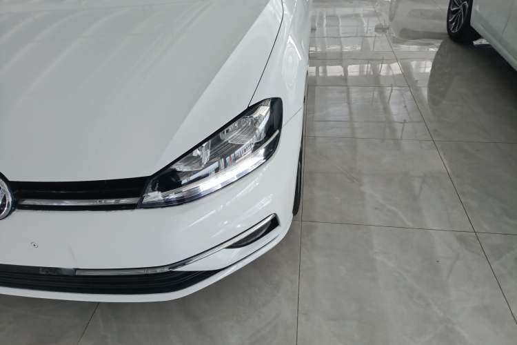 Used Volkswagen Golf 2018 230TSI Automatic Luxury Version
