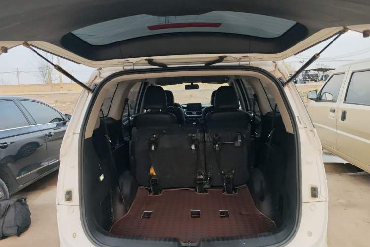 Used Baojun 730 2019 1.5T Manual Fashion Model 7-seater China VI
