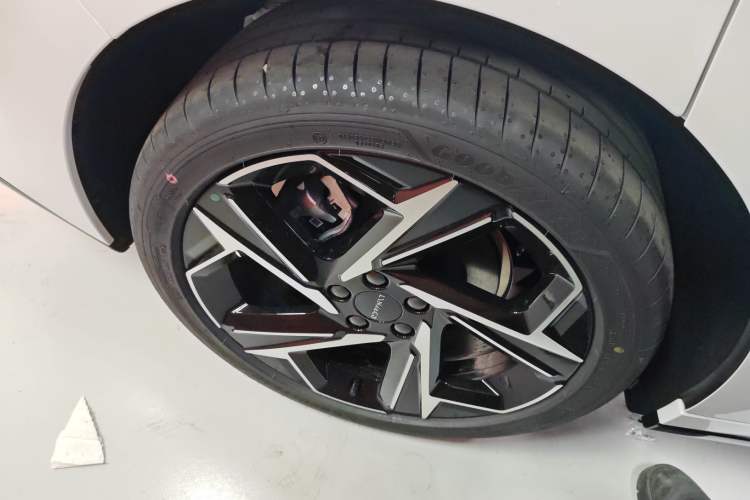 Used Lynk & Co 07 2024 EM-P 126 Long-Range Halo