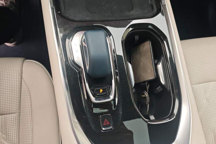 Used Zeekr 009 2024 7-Seater Walk-Through Version Four-Wheel Drive 108 kWh
