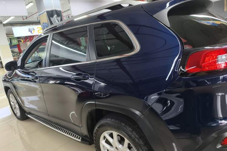 Used Jeep Cherokee 2016 2.0L Superior Edition