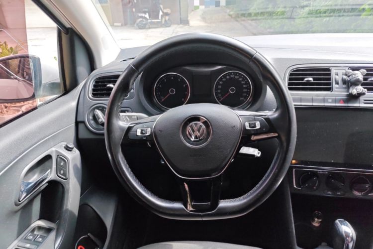 Used Volkswagen Polo 2016 1.6L Automatic Comfort Model Steering Wheel