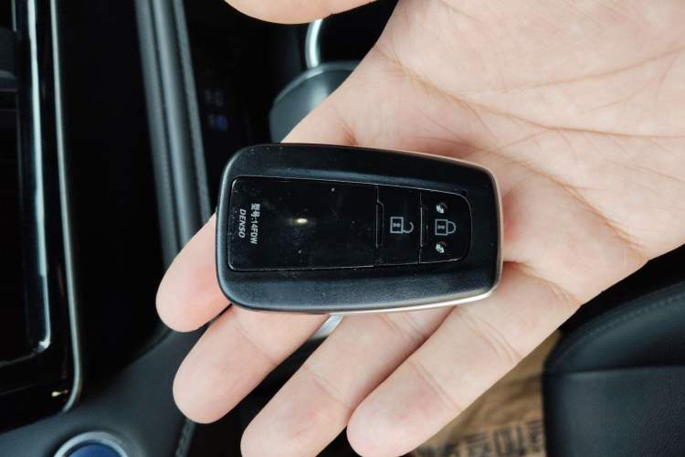 Used Toyota Crown Kluger 2022 2.5L HEV Four-Wheel Drive Luxury Edition Vehicle Key