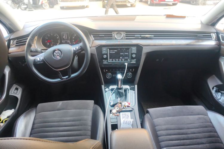 Used Volkswagen Magotan 2018 380TSI DSG Luxury Model Center Console