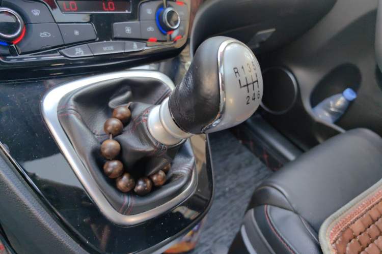 Used Haval H6 2015 Sport Edition 1.5T Manual Two-Wheel Drive Elite Model Gear Lever