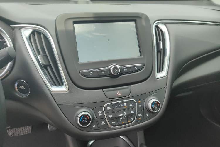 Used Chevrolet Malibu XL 2017 1.5T Automatic Ruichi Edition Audio And AC Panel