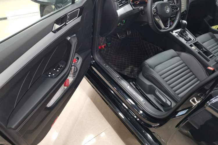 Used Volkswagen Magotan 2023 2 Million Units Limited-Edition 280TSI DSG Comfort Version Driver Seat