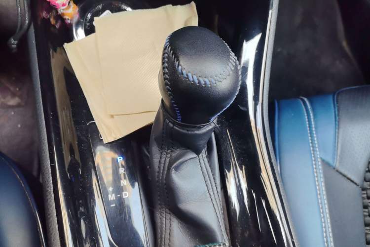 Used Toyota C-HR 2018 2.0L Luxury Edition China VI Standard Gear Lever