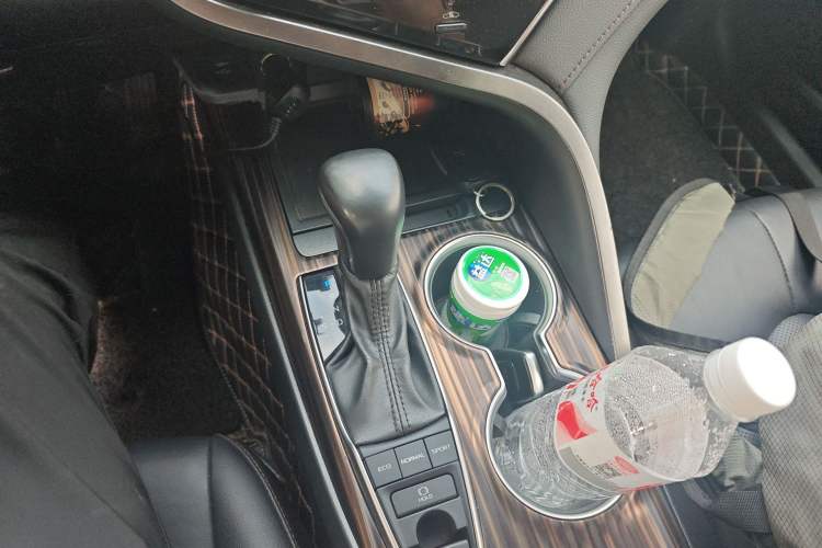 Used Toyota Camry 2019 2.5G Luxury Edition China V Standard Gear Lever