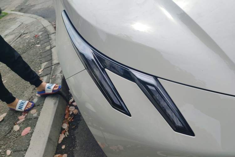 Used Lynk & Co Z20 2026 Model 430km Rear-Wheel Drive Pro Right Front Headlight