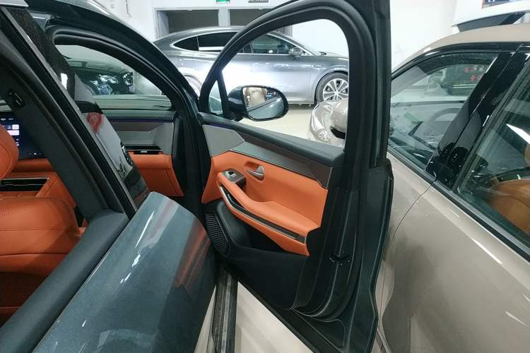 Used BYD Tang L 2025 DM 200KM Four-Wheel Drive LiDAR Flagship Model
