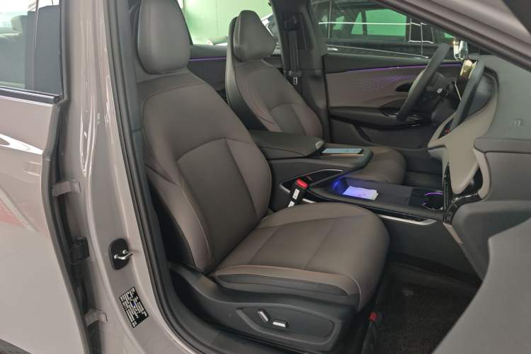 Used Hongqi EH7 2025 640 All-Wheel Drive Smart Selection Edition Right Front Seat