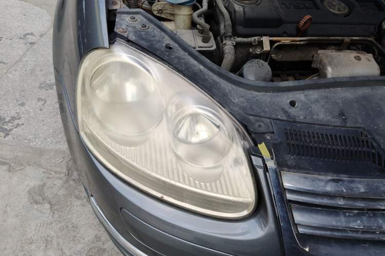 Used Volkswagen Sagitar 2010 1.4 TSI Automatic Luxury Model Right Front Headlight